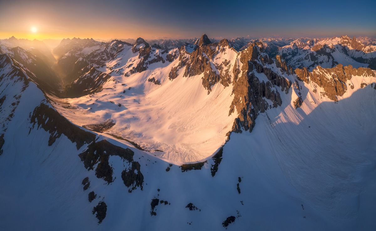 Krottenkopf im Winter-Alpenglühen, Sonnenaufgang über verschneiten Allgäuer Hochalpen, Bergpanorama - Landschaftsfotografie