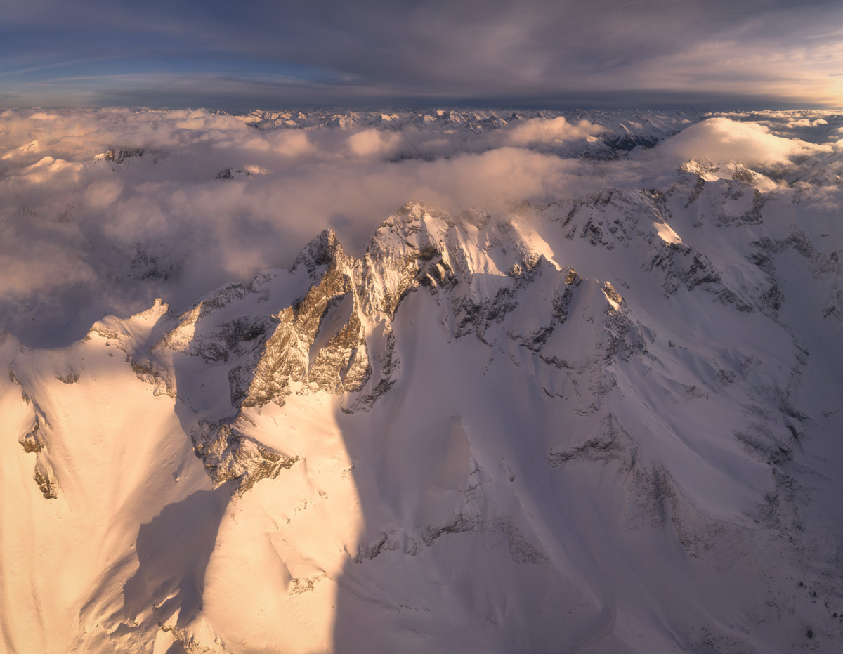 Trettachtal und Einödsbach im Winter, Hochfrott und Mädelegabel über dem Wolkenmeer bei Oberstdorf, Bergfotografie Allgäuer