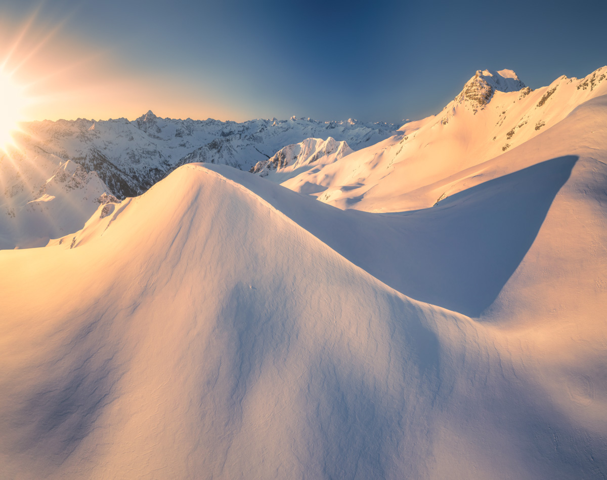 Hindelang, Sanfte Schneekuppen im Alpenglühen, Winterlicher Sonnenaufgang über den Allgäuer Alpen - Landschaftsfotografie
