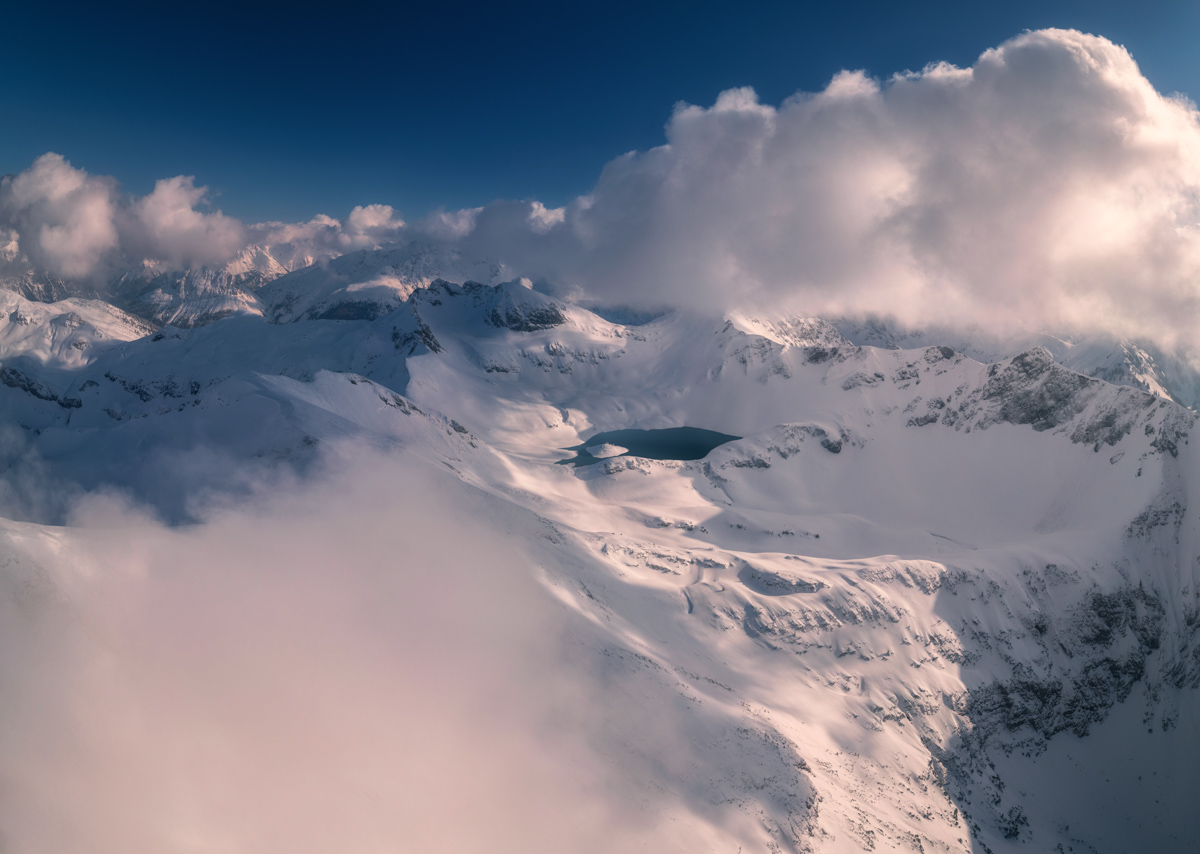 Schrecksee, Verschneiter Bergsee über den Wolken, Winterliches Allgäu-Panorama - Landschaftsfotografie Oberallgäu