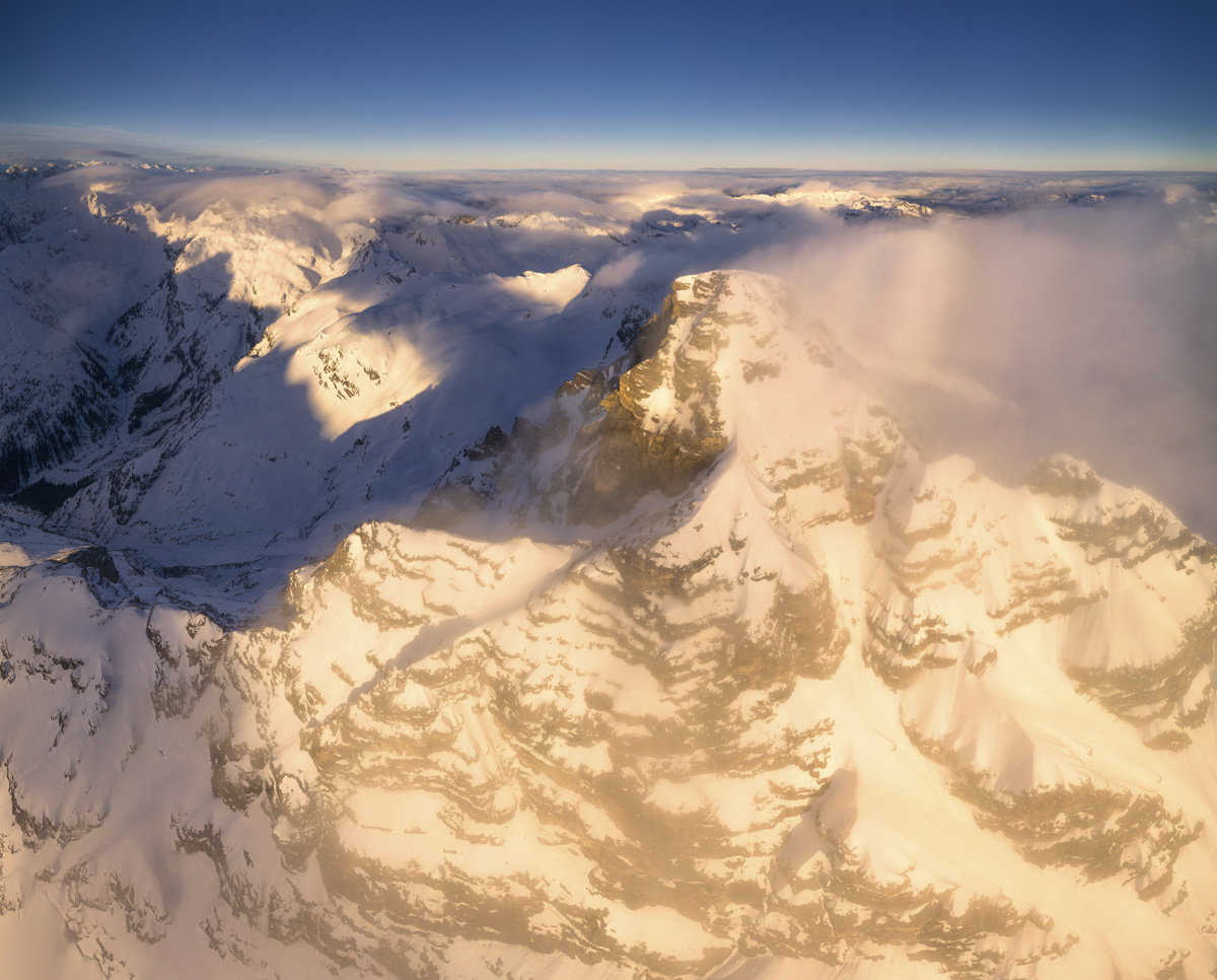 Hochvogel-Massiv im Winterlicht aus der Vogelperspektive, Verschneite Gipfellandschaft bei Hinterstein, Bergfotografie