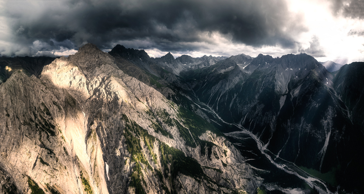 Lechtal, Gewitterstimmung in den Hochalpen, Dramatisches Lichtspiel - Landschaftsfotografie Tirol