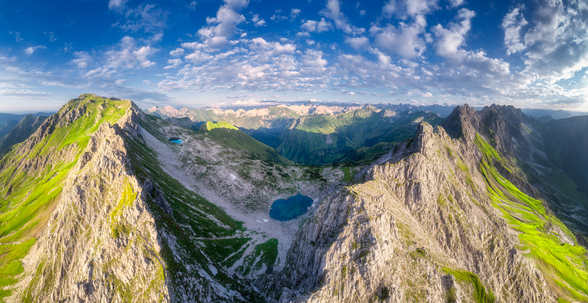 Hinterstein, Laufbichelsee zwischen Felsgipfeln, Sommerpanorama - Bergfotografie Oberallgäu