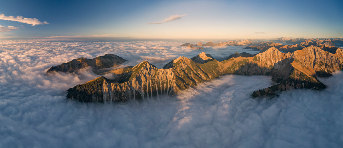 Hinterstein, Ponten und Bschießer über dem Nebelmeer, Herbstliches Goldlicht im Allgäu - Landschaftsfotografie Oberallgäu
