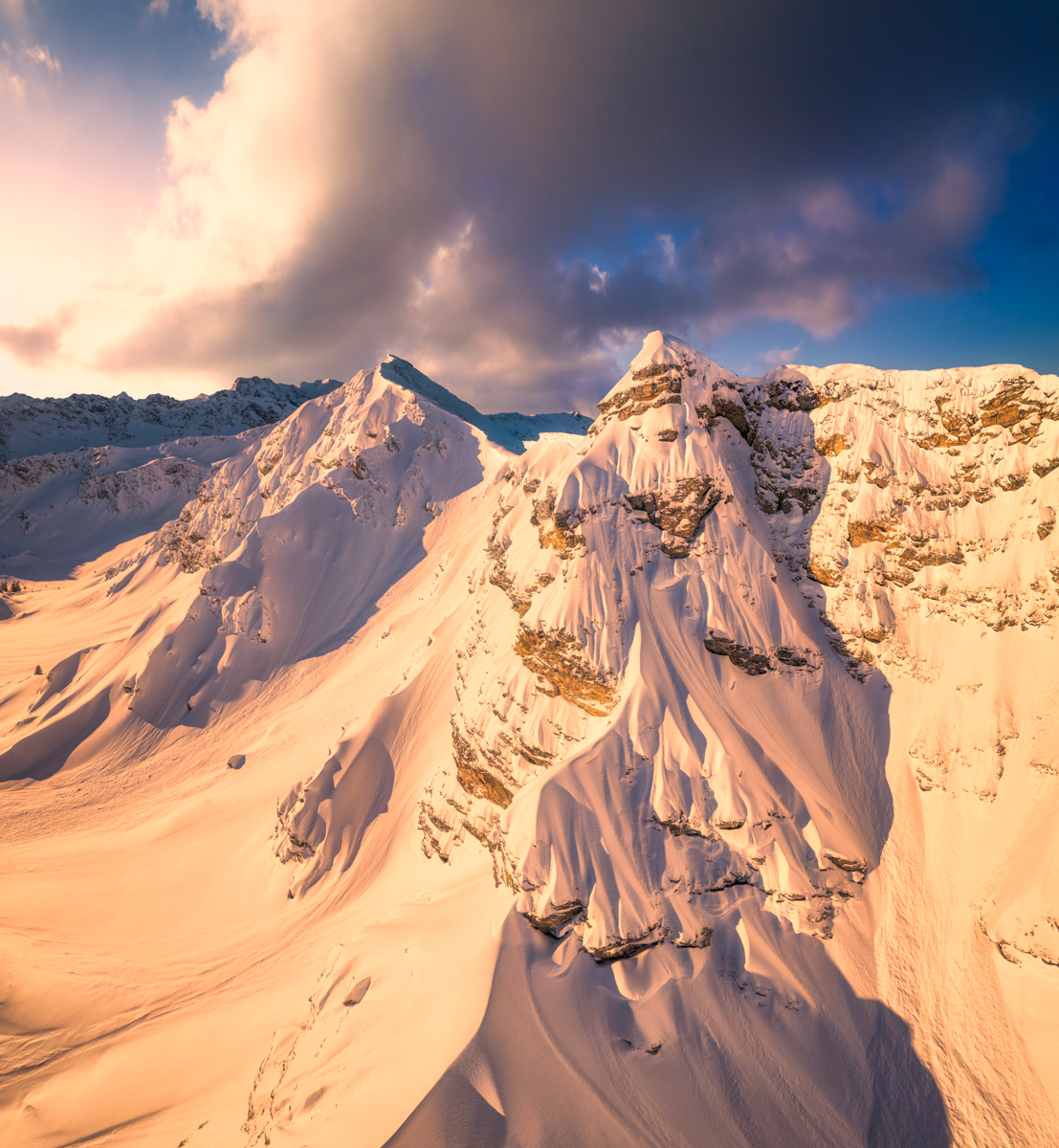 Breitenberg, Warmes Abendlicht auf verschneiten Allgäuer Gipfeln, Winterzauber bei Hinterstein - Landschaftsfotografie Allgäu