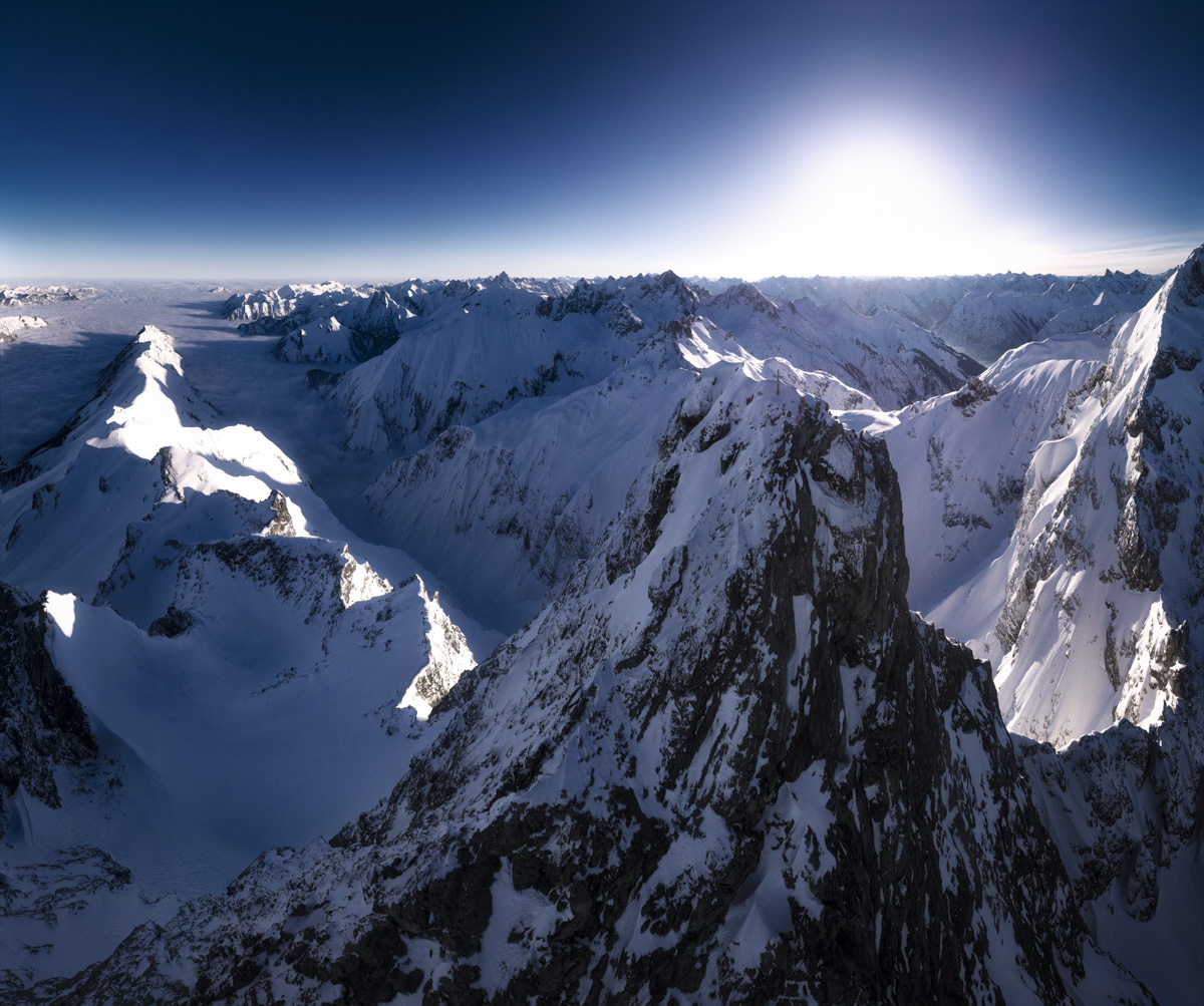 Hochfrott und Mädelegabel im tiefblauen Winterlicht, Verschneite Hochalpen bei Einödsbach und Trettach mit strahlendem