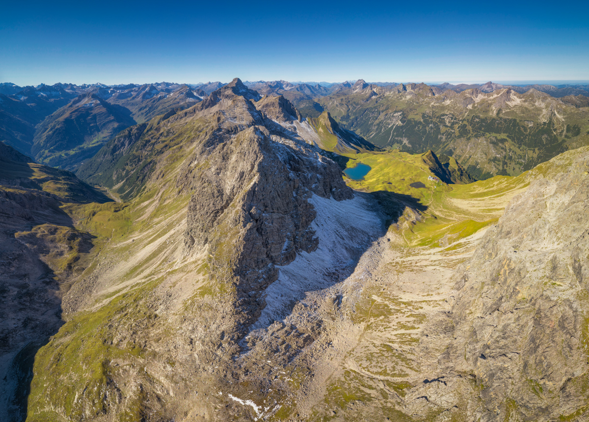 Rappensee, Herbstlicher Bergsee am Heilbronner Weg, Allgäuer Hochalpen mit Linkerskopf und Hohes Licht