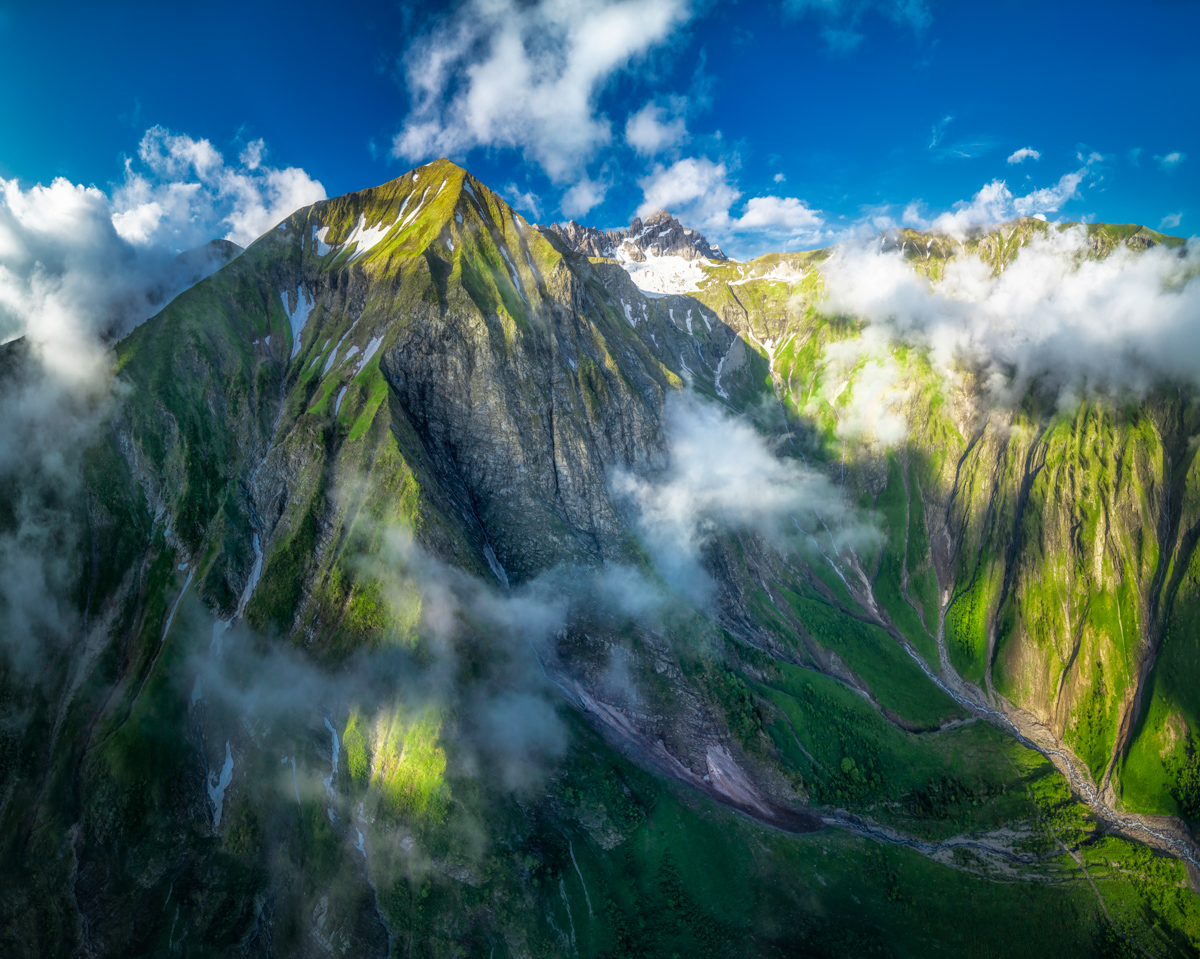 Krottenkopf, Grüne Allgäuer Berge im Sommerlicht, Wolken über dem Fürschießer bei Oberstdorf - Landschaftsfotografie Allgäu