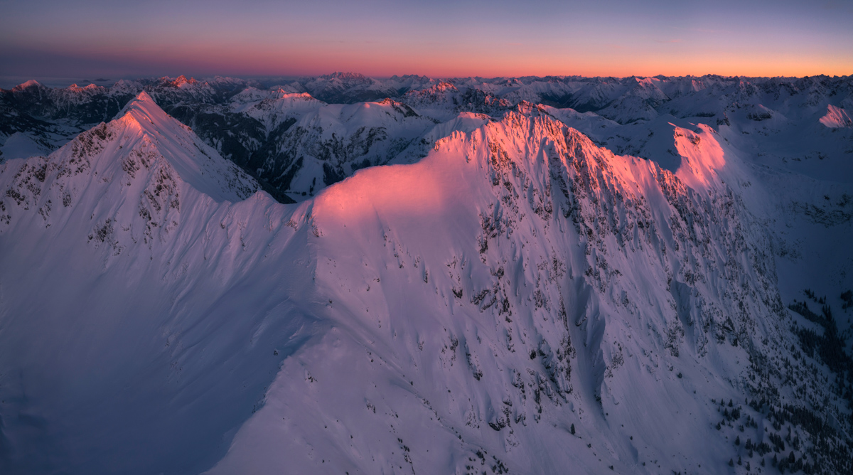 Gaishorn, Rosa Alpenglühen über verschneiten Allgäuer Gipfeln, Winterdämmerung bei Hinterstein - Landschaftsfotografie Allgäu
