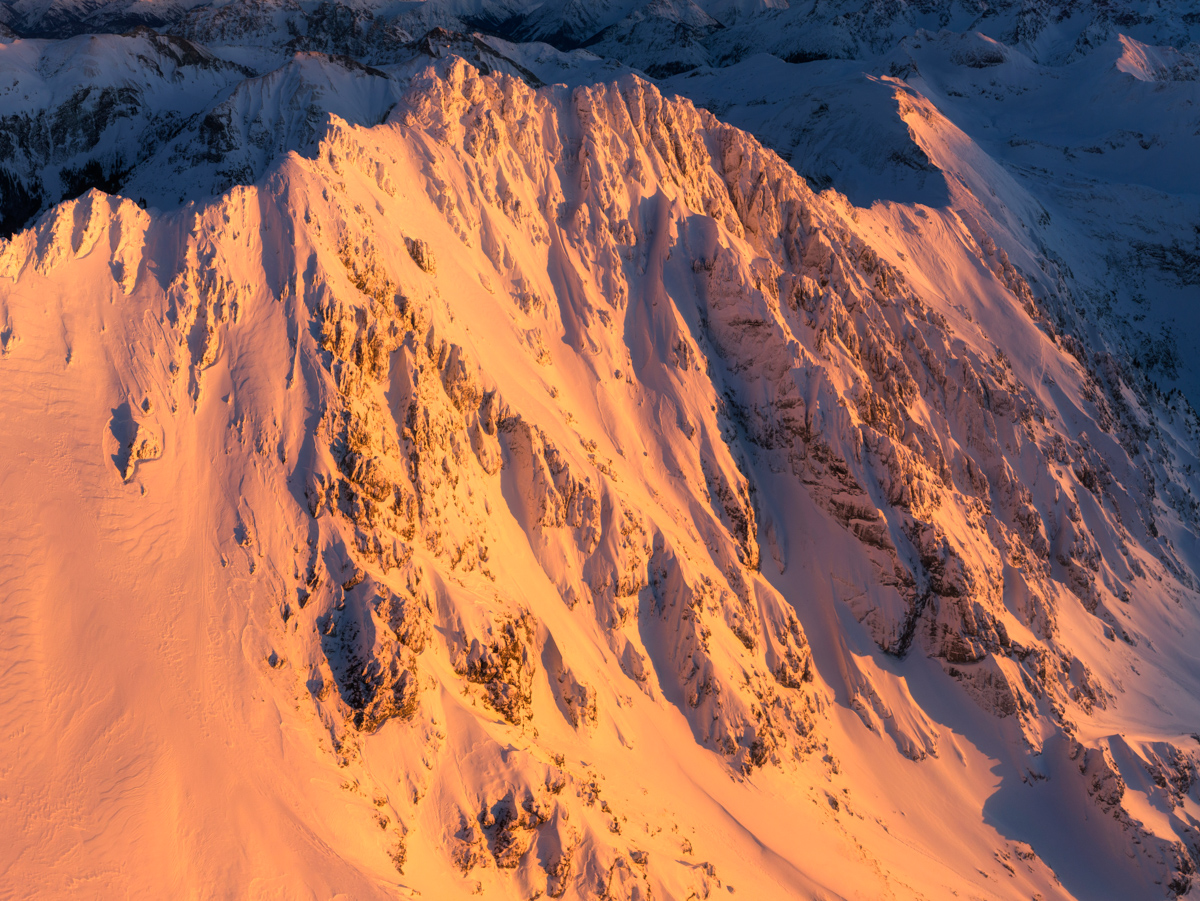 Rauhorn, Intensives Alpenglühen in Orange und Gold, Verschneiter Allgäuer Berggipfel im Winterlicht - Landschaftsfotografie