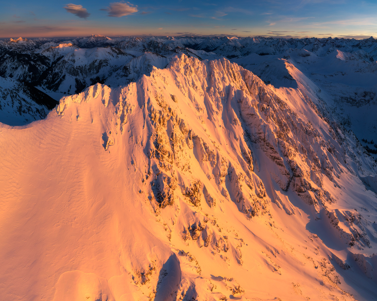 Hochvogel, Goldenes Alpenglühen über der Allgäuer Bergkette, Winterlicher Sonnenuntergang bei Hinterstein