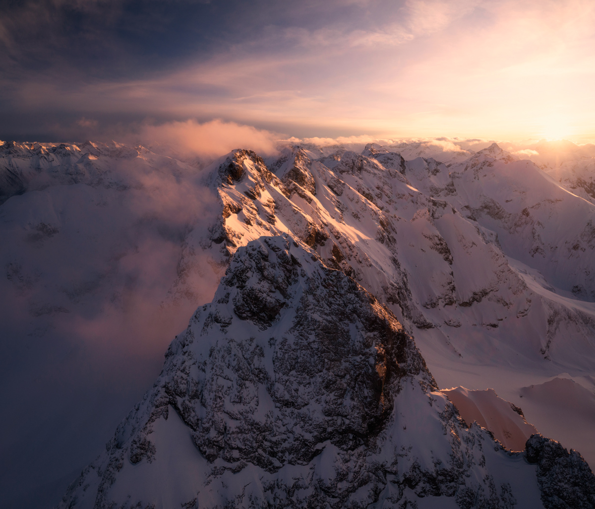 Hochfrott, Verschneite Allgäuer Hochalpen im Abendlicht, Winterstimmung über dem Trettachtal bei Oberstdorf