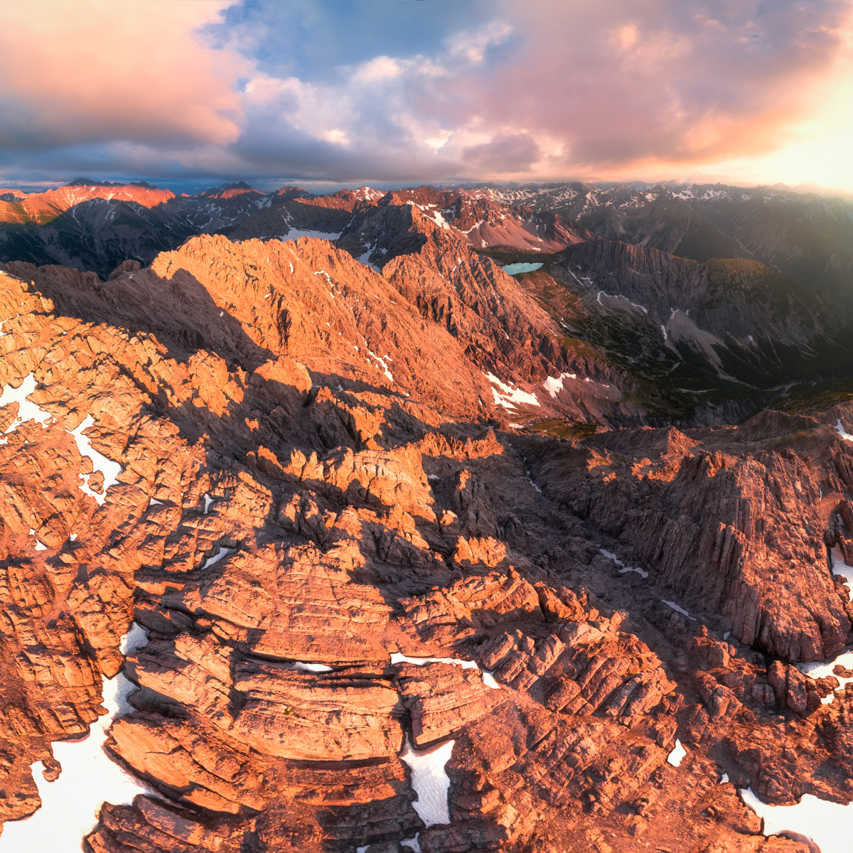 Gramais, Rote Felslandschaft im Alpenglühen, Sonnenuntergang über den Lechtaler Hochalpen - Landschaftsfotografie Tirol