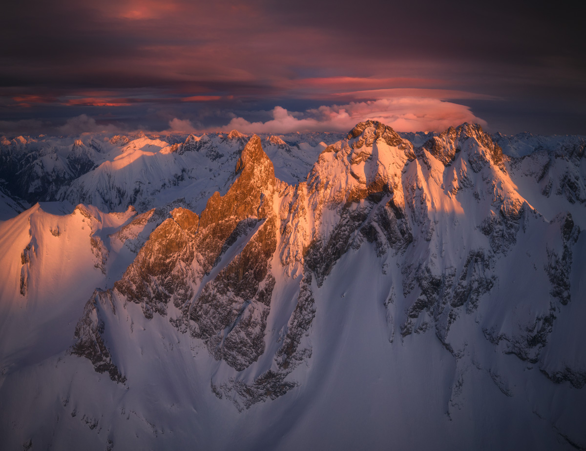 Trettach-Hochalpen im Weihnachts-Alpenglühen, Goldene Felsen und rosafarbene Wolken bei Sonnenuntergang, Oberstdorf