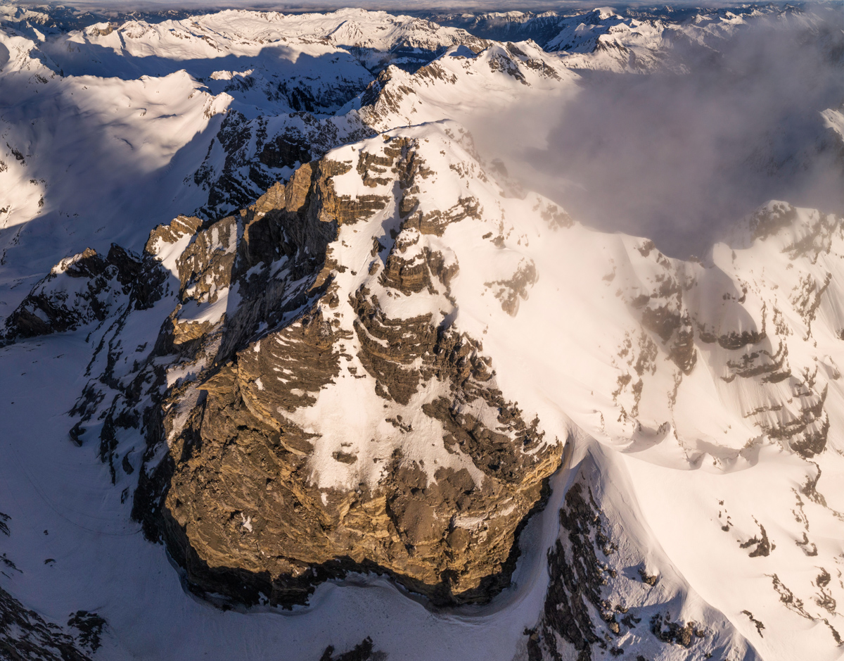 Hochvogel, Goldene Felswand im winterlichen Nachmittagslicht, Verschneite Allgäuer Hochalpen bei Hinterstein