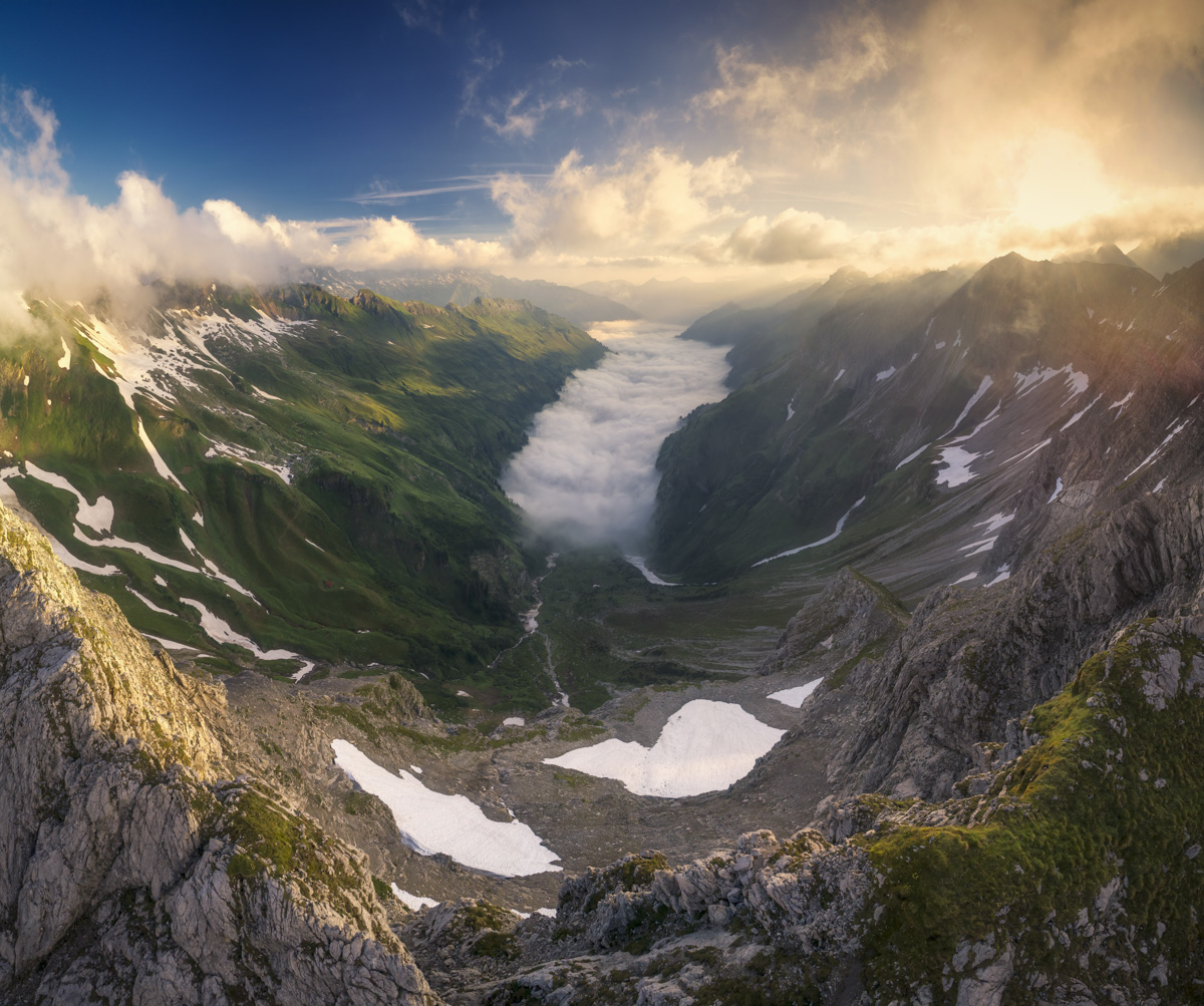 Hintersteiner Tal im Morgennebel, Giebel, Großer Wilder & Bärgündle von oben, Nebelstimmung bei Sonnenaufgang