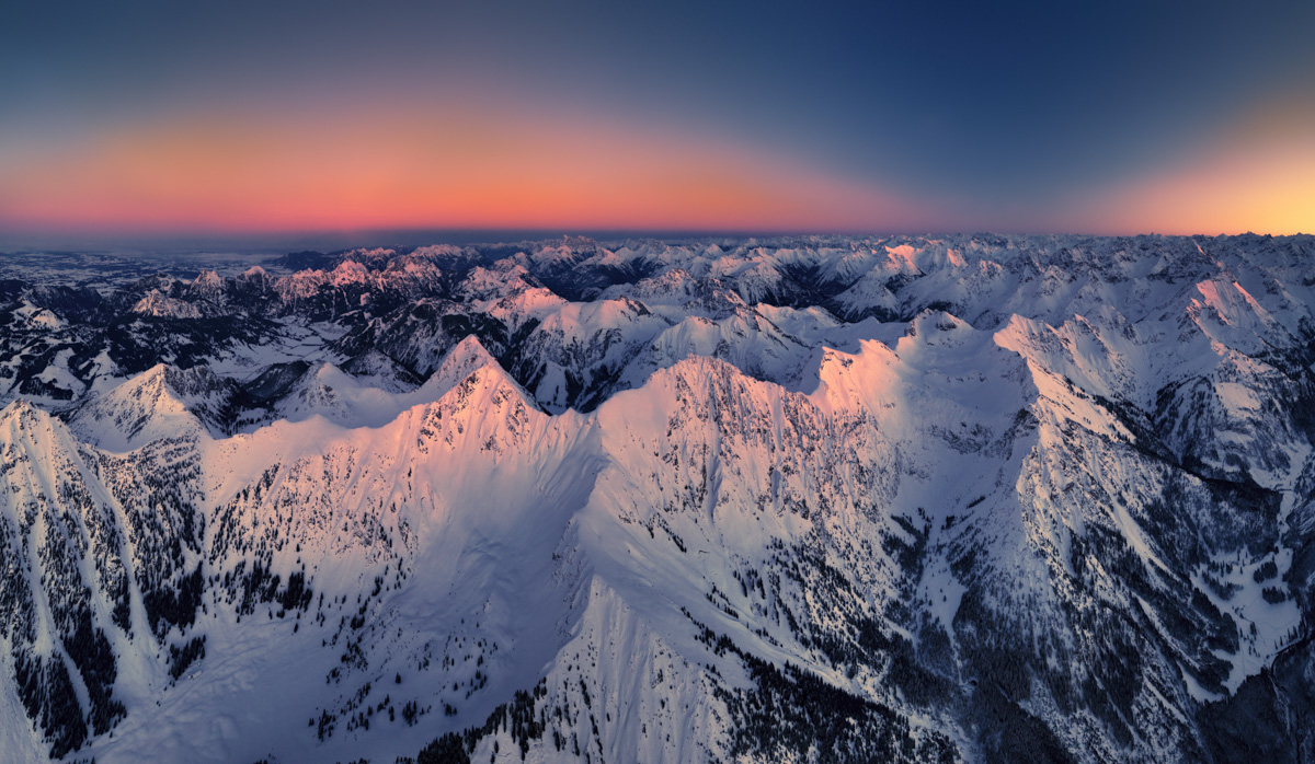 Hindelang, Verschneite Allgäuer Alpen im Alpenglühen, Winterlicher Sonnenuntergang über dem Oberallgäu