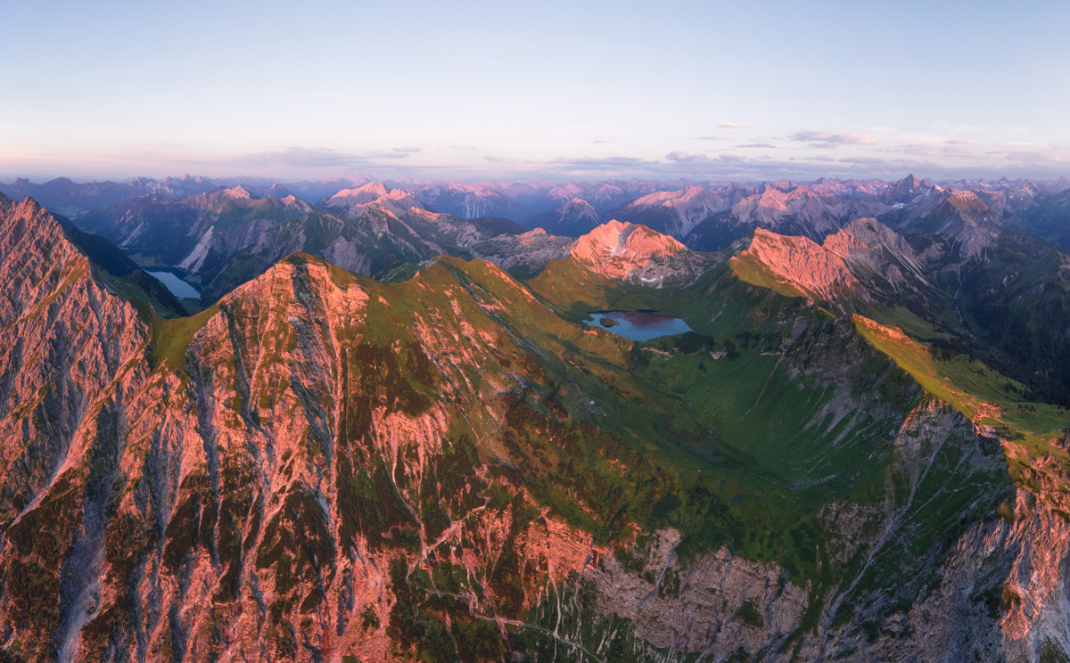 Schrecksee im Alpenglühen, Sonnenuntergang über dem Allgäuer Bergpanorama, Rotglühende Gipfel bei Hinterstein