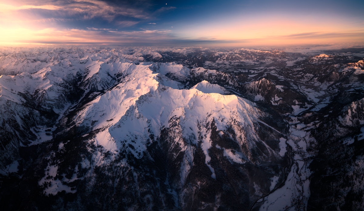 Ponten und Bschießer in der Winterdämmerung, Verschneite Allgäuer Alpen im letzten Licht, Weites Panorama bei Hinterstein