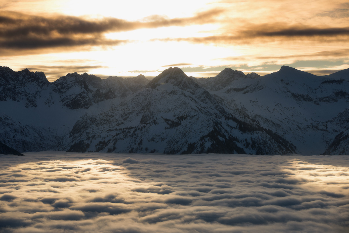 Nebelmeer über Oberstdorf, Winterlicher Sonnenaufgang vom Riedberger Horn, Alpenglühen Balderschwang - Oberallgäu