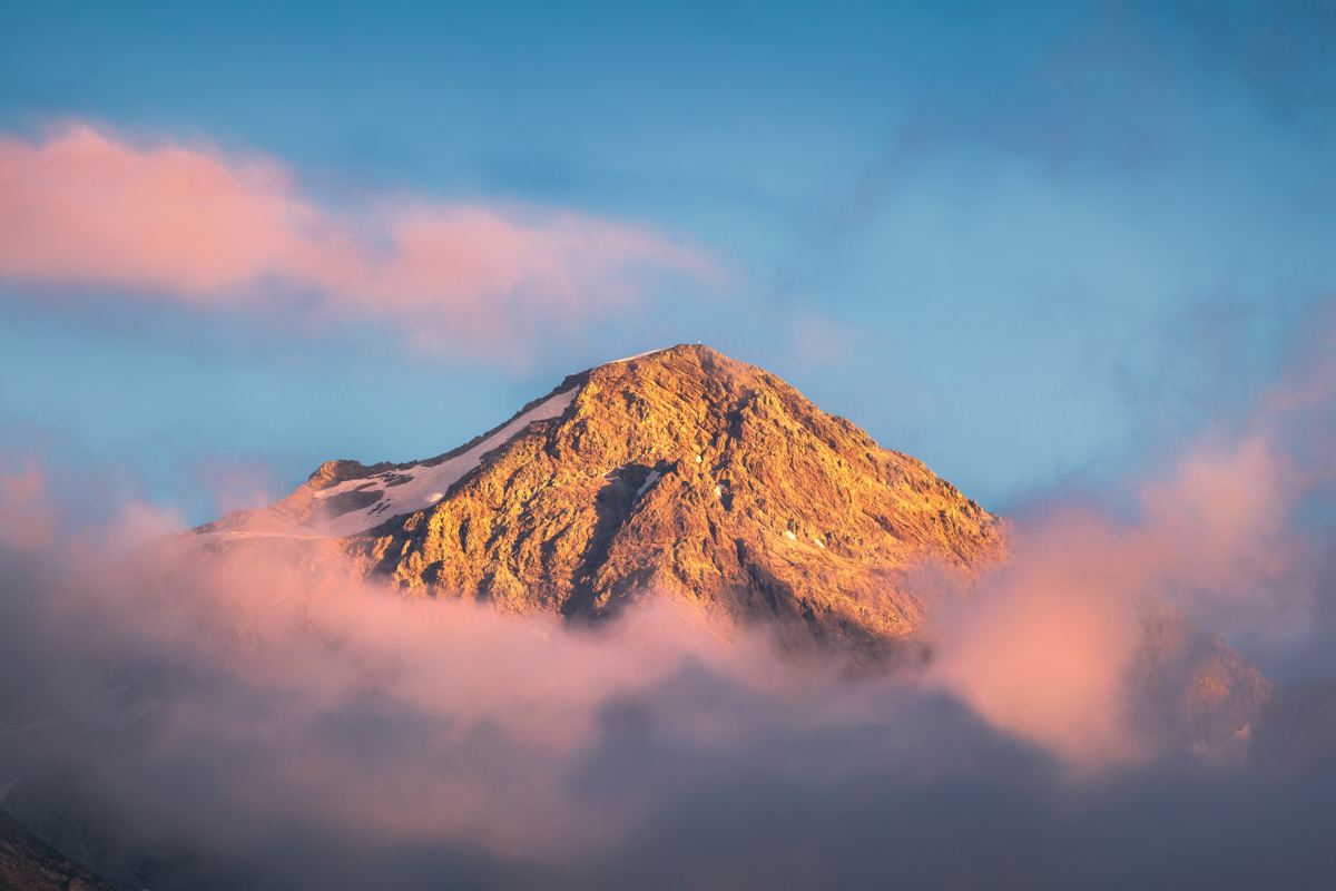 Oberstdorf, Gipfel im goldenen Alpenglühen, Wolkenmeer bei Sonnenuntergang - Landschaftsfotografie Allgäu