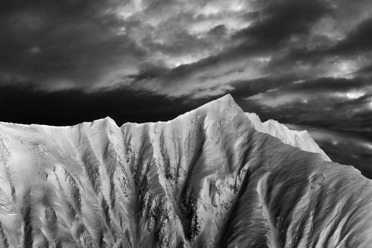 Lechtal, Verschneiter Berggipfel, Schwarz-Weiß - Bergfotografie Tirol