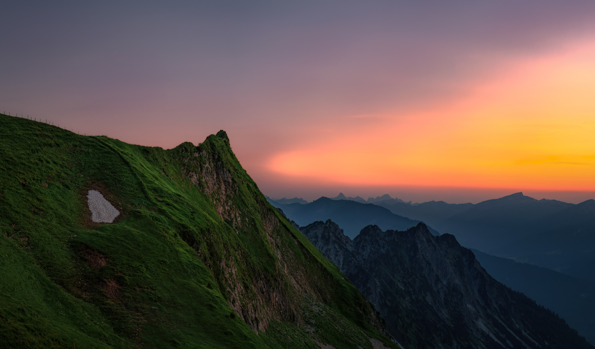 Oberstdorf, Nebelhorn-Grat im Sonnenuntergang, Alpines Farbenspiel am Abendhimmel - Landschaftsfotografie Allgäu