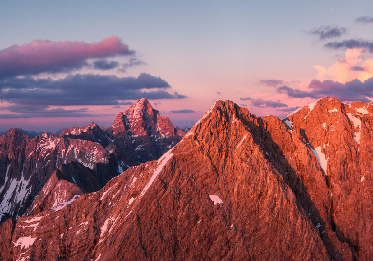 Hinterstein, Alpenglühen an Großer Wilder und Hochvogel, Glühende Felsenwand im Abendrot - Landschaftsfotografie Allgäu