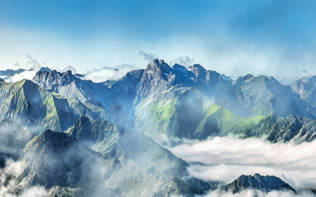 Oberstdorf, Trettach und Mädelegabel im Wolkenmeer, Sommermorgen - Bergfotografie Allgäu