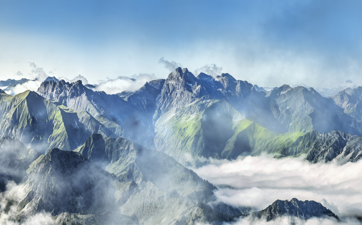 Trettach und Mädelegabel in Wolkenschleiern, Sommerliches Bergpanorama, Hochalpen Oberstdorf - Allgäu