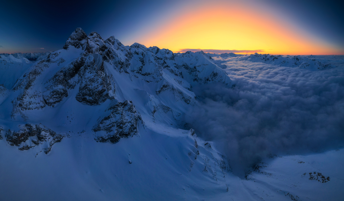 Oberstdorf, Alpenglühen über dem Wolkenmeer bei Einödsbach, Winterdämmerung - Bergfotografie Allgäu