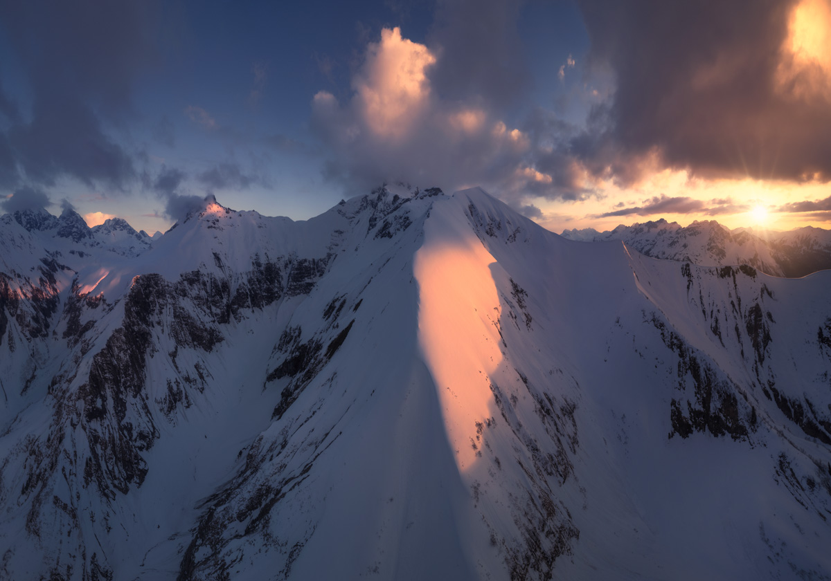 Trettach Berggrat im Abendlicht, Einödsbach Hochfrott Mädelegabel Drohne Winter, Rosa Wolken - Bergfotografie Allgäu