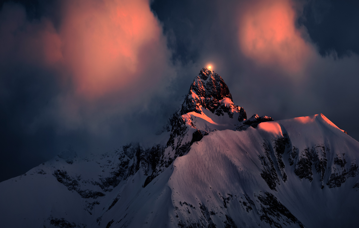 Oberstdorf, Trettach-Gipfel mit Abendrot und Wolken, Winterdramatik an Hochfrott und Mädelegabel - Bergfotografie Oberallgäu