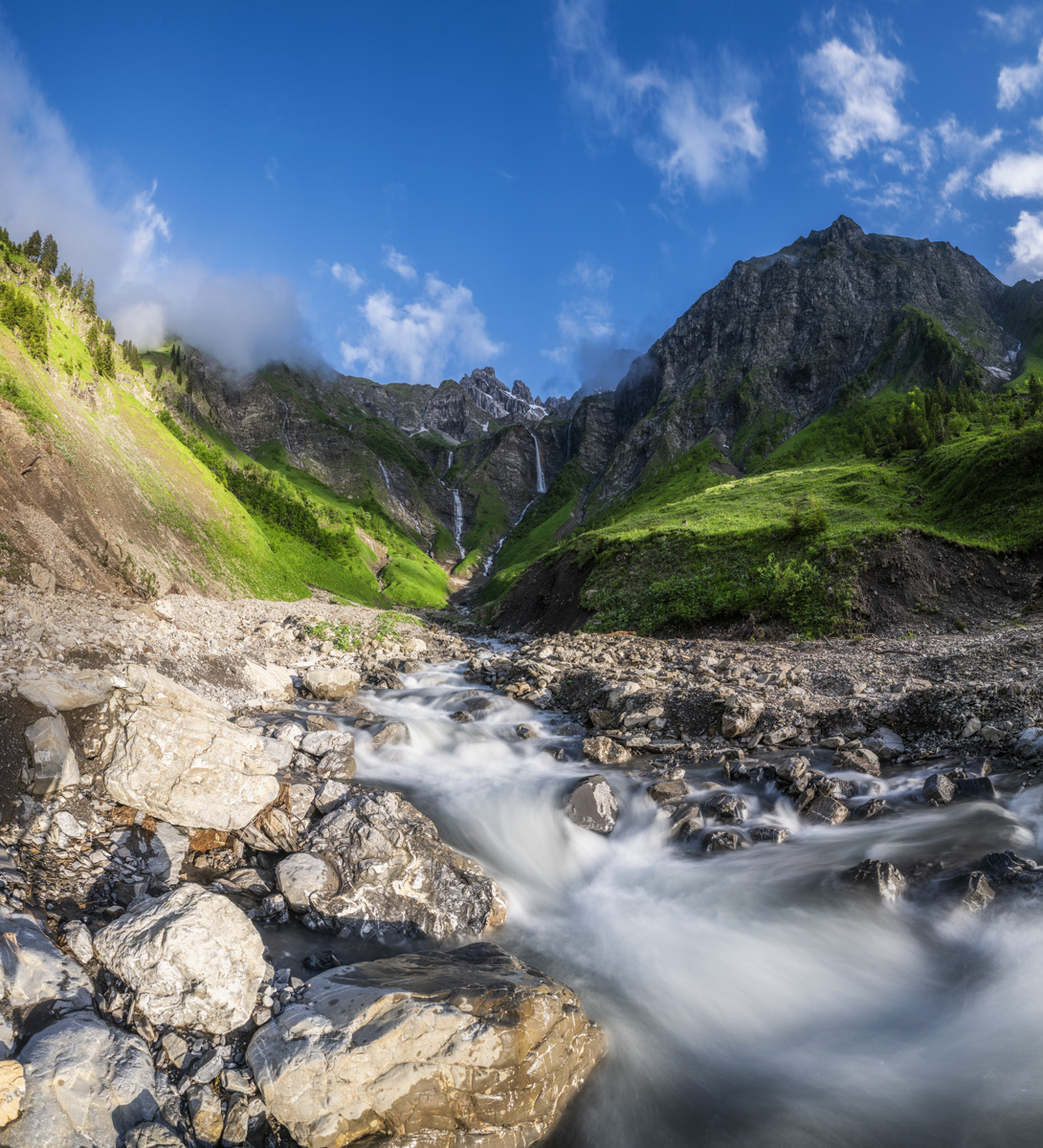 Wildbach an der Hirnenalpe, Sommerfrische am Krottenkopf mit Wasserfall, Oberstdorf - Allgäu