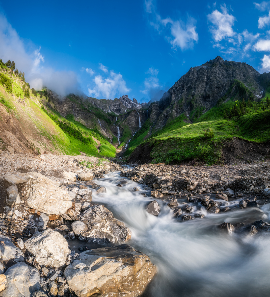 Oberstdorf, Gebirgsbach am Krottenkopf, Wasserfall bei der Hirnenalpe - Bergfotografie Oberallgäu