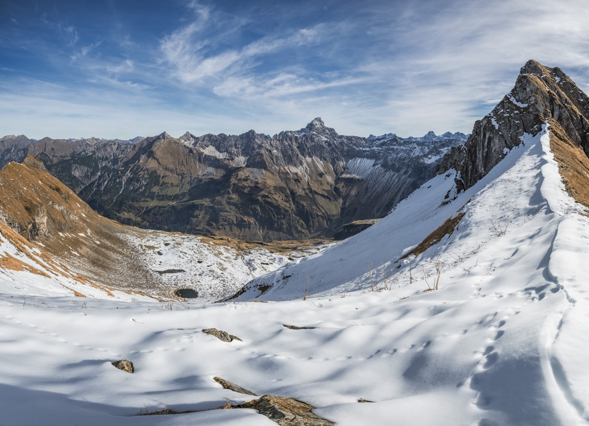 Erster Schnee am Laufbacher Eck mit Blick zum Hochvogel, Herbstlicher Hochalpentag, Hinterstein - Allgäu
