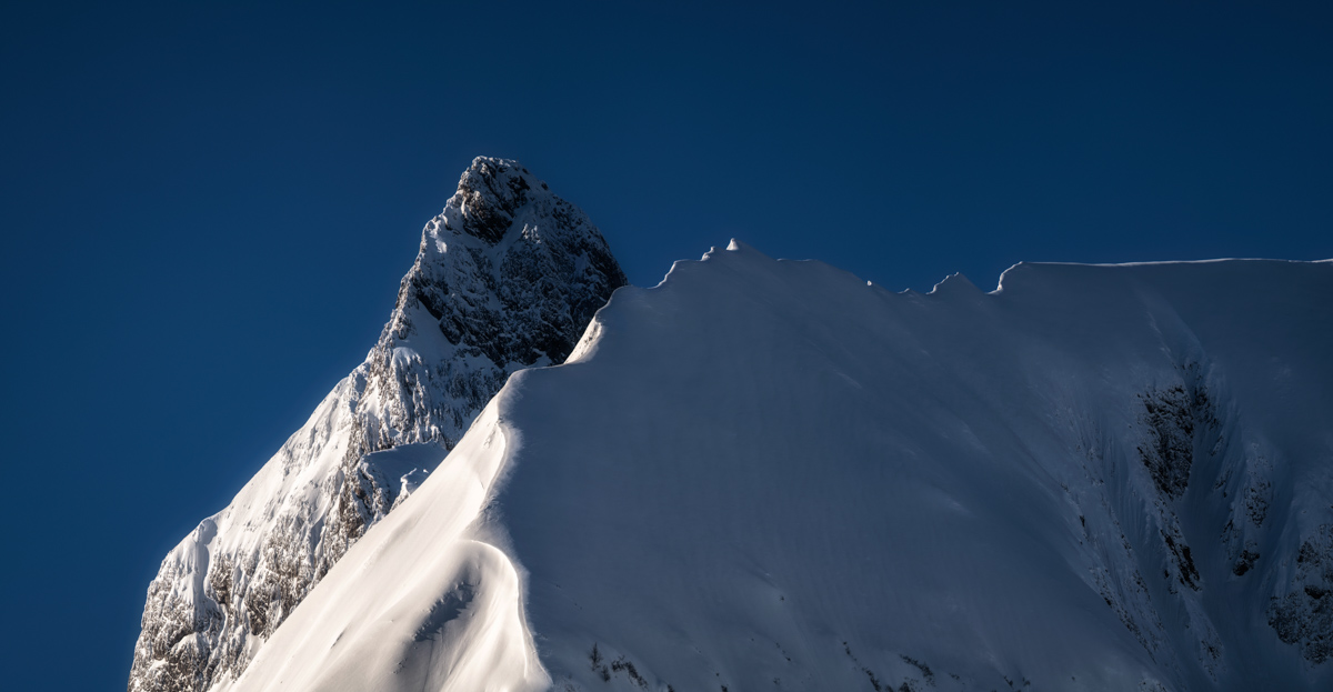 Oberstdorf, Trettach-Gipfel im Tiefschnee, Blauer Winterhimmel - Bergfotografie Allgäu
