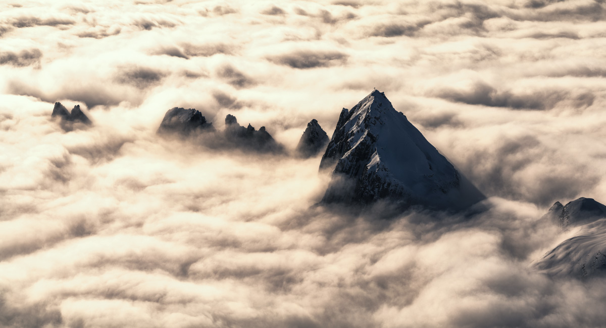 Kurfürsten über dem Nebelmeer, Bergspitzen im winterlichen Alpenglühen, Sonnenuntergang Schweiz - St. Gallen