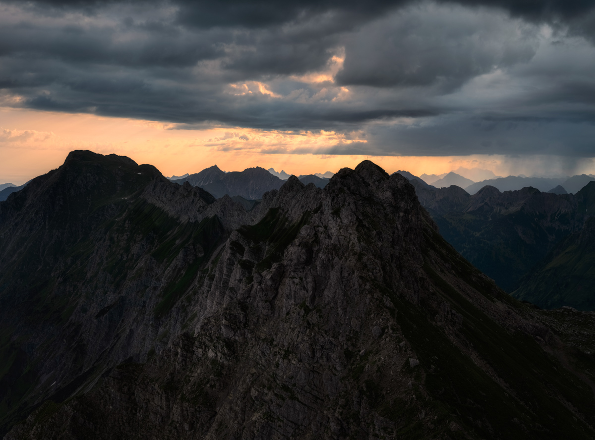 Nebelhorn, Gewitterstimmung über dem Großen Daumen, Sonnenaufgang - Bergfotografie Allgäu
