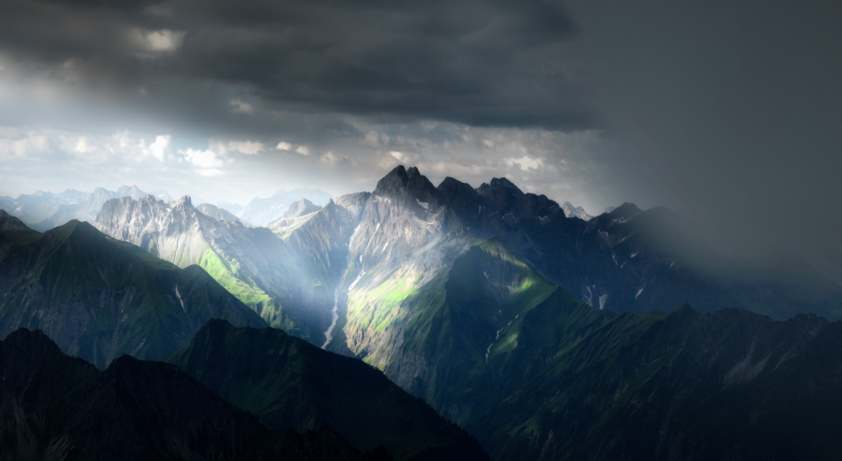 Nebelhorn, Godrays über der Mädelegabel, Gewitterstimmung - Bergfotografie Oberallgäu