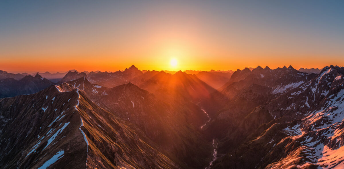 Hochvogel im Morgenglühen, Sonnenaufgang über der Hornbachkette bei Hinterhornbach, Alpenglühen Lechtal - Tirol