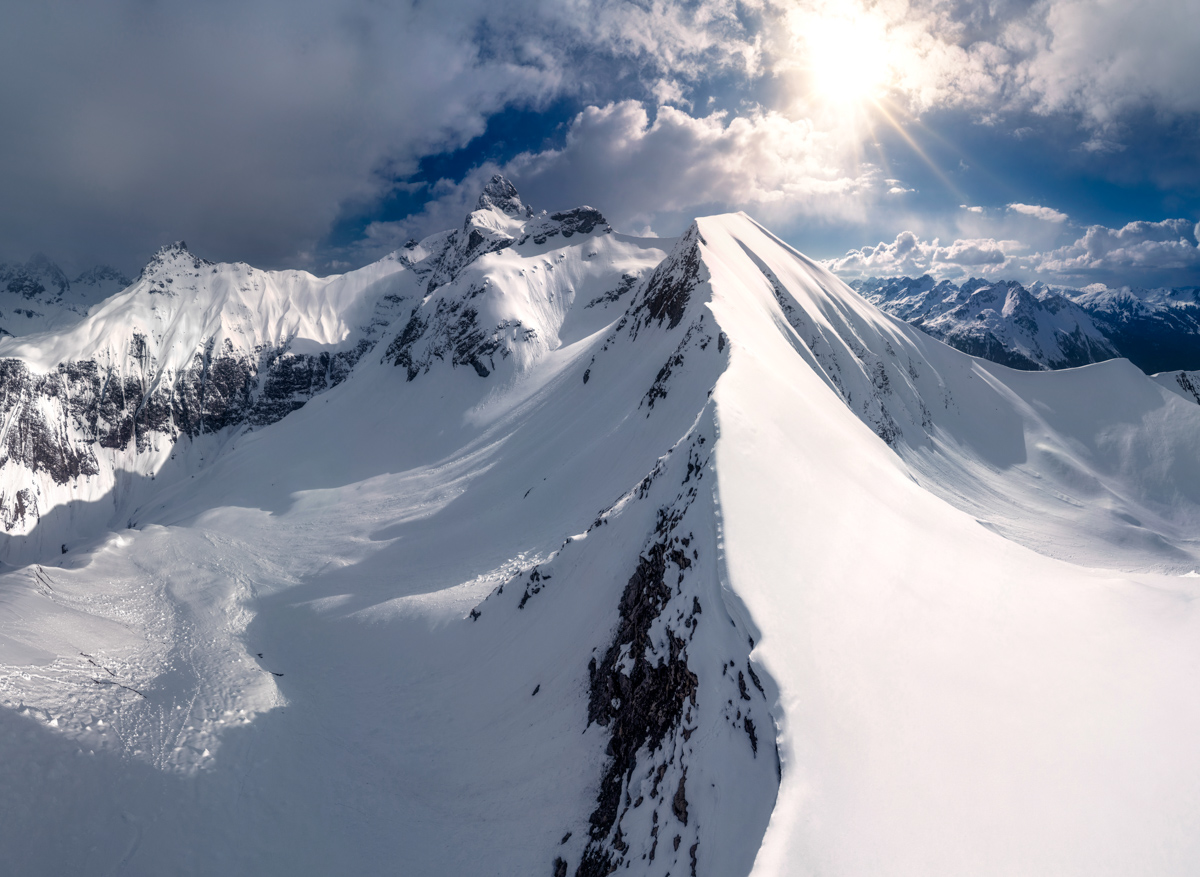 Trettach, Sonniger Wintergrat über den Hochalpen, Mädelegabel - Bergfotografie Oberstdorf