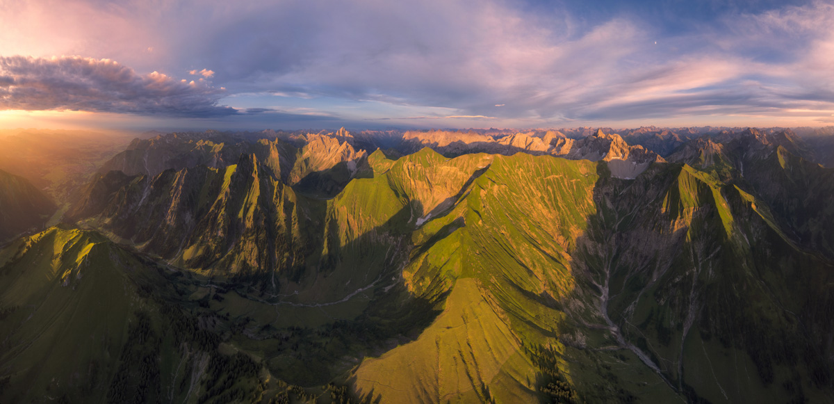 Höfats Krottenkopf und Nebelhorn Drohne bei Sonnenuntergang, Hochvogel Oberstdorf Hochalpen Sommer, Goldenes Licht auf