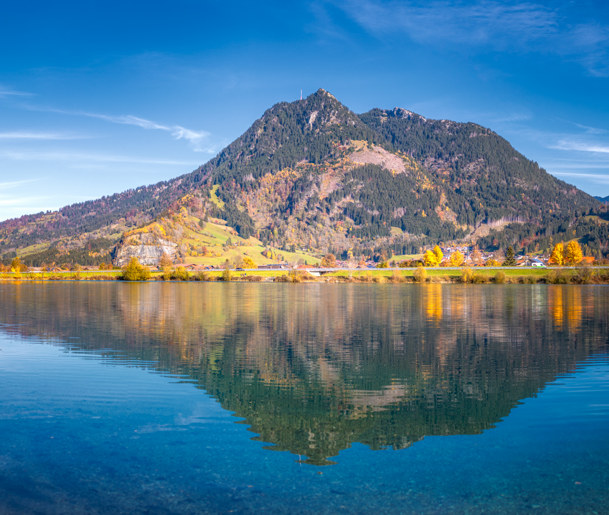 Grünten, Herbstliche Spiegelung im Bergsee, Burgberg im Oberallgäu - Landschaftsfotografie Allgäu