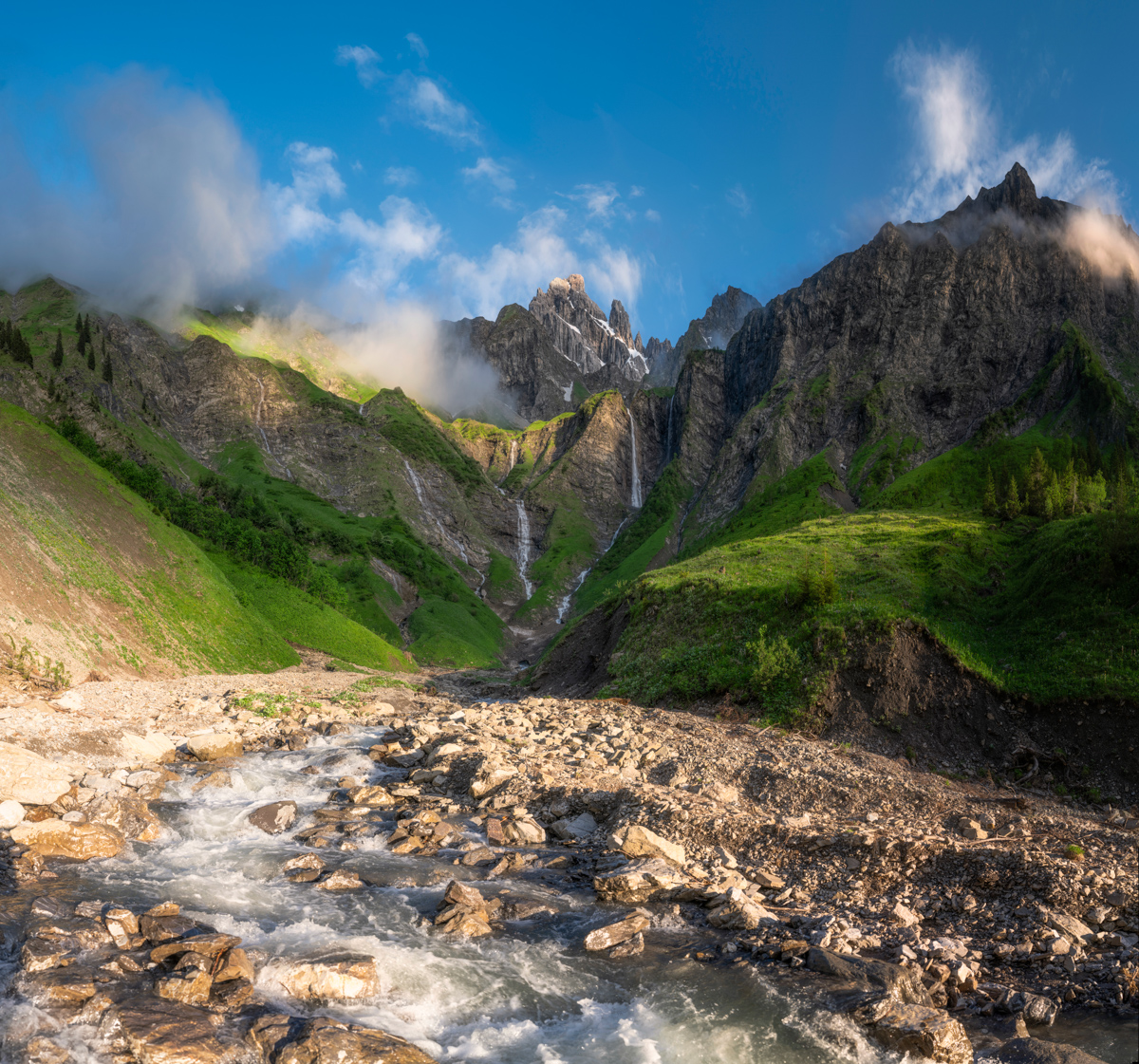 Oberstdorf, Wildbach und Wasserfälle an der Hirnenalpe, Krottenspitze - Bergfotografie Allgäu