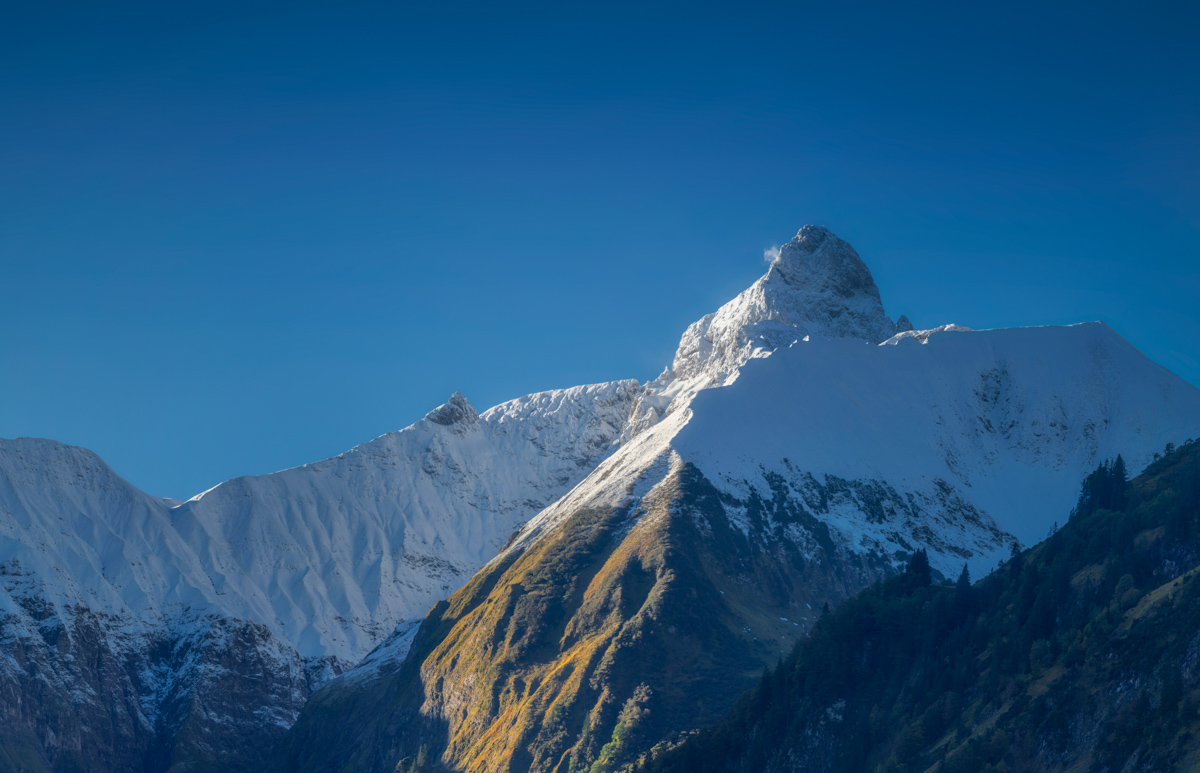 Oberstdorf, Trettachspitze im ersten Schnee, Herbststimmung bei Spielmannsau - Bergfotografie Allgäu
