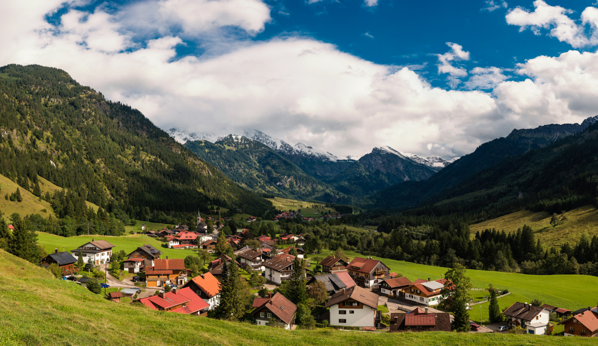 Hinterstein, Alpendorf im Sommer, Bergpanorama Oberallgäu - Landschaftsfotografie Allgäuer Alpen