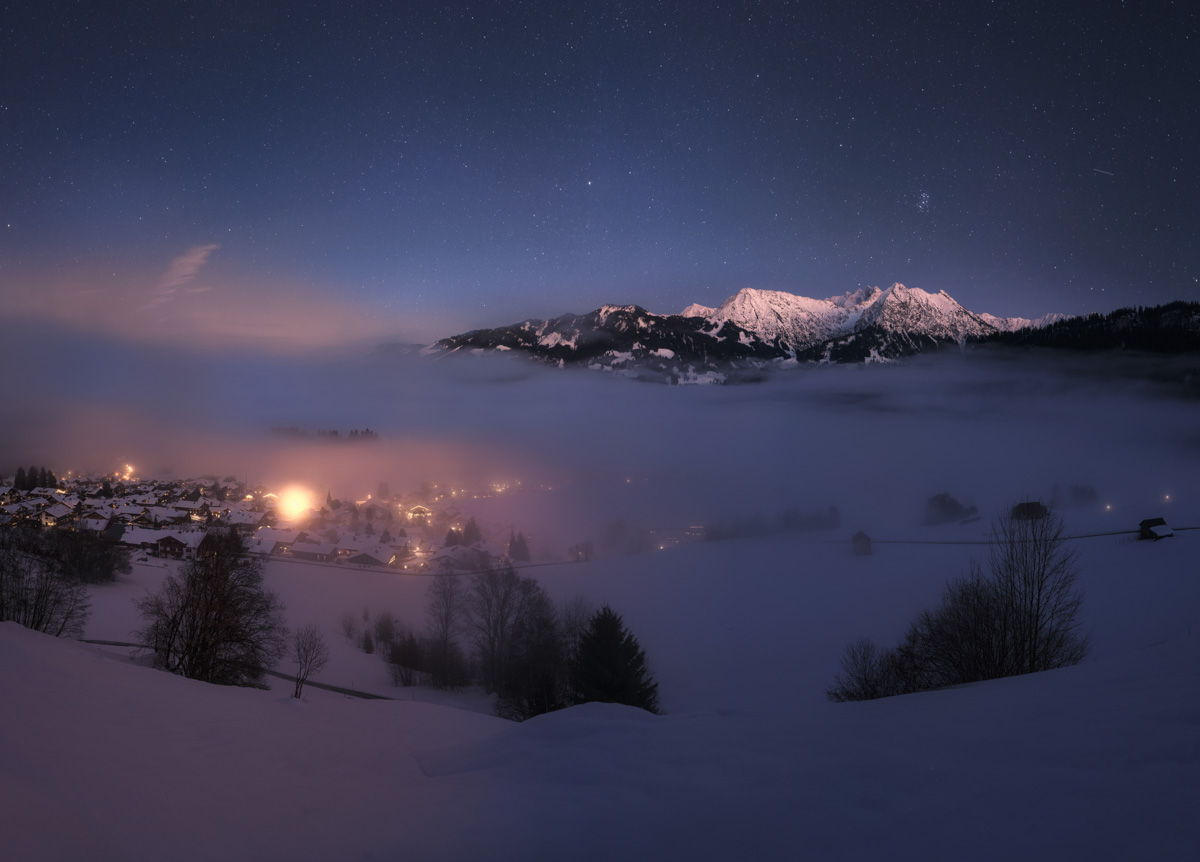 Obermaiselstein Rubihorn, Sternennacht über verschneitem Nebelmeer, Allgäuer Alpen