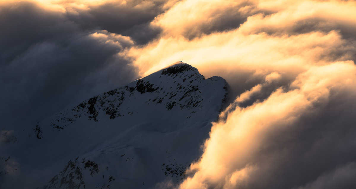 Kurfürsten Gipfel, Einsamer Bergriese über goldenem Wolkenmeer, St. Gallen Schweiz