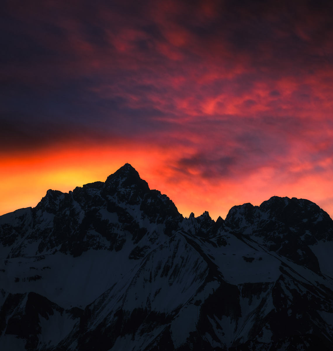Krottenkopf Feuermorgen, Brennender Sonnenaufgang über Wintergipfeln, Allgäuer Hochalpen